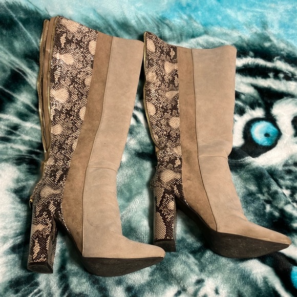 Near knee high boots Snakeskin, nude - Picture 1 of 3